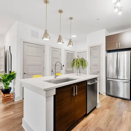 New!!! Walk To The Braves Stadium 2 Bedroom Suite